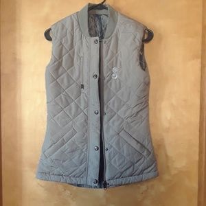 Never worn SHE Outdoor Reversible Vest